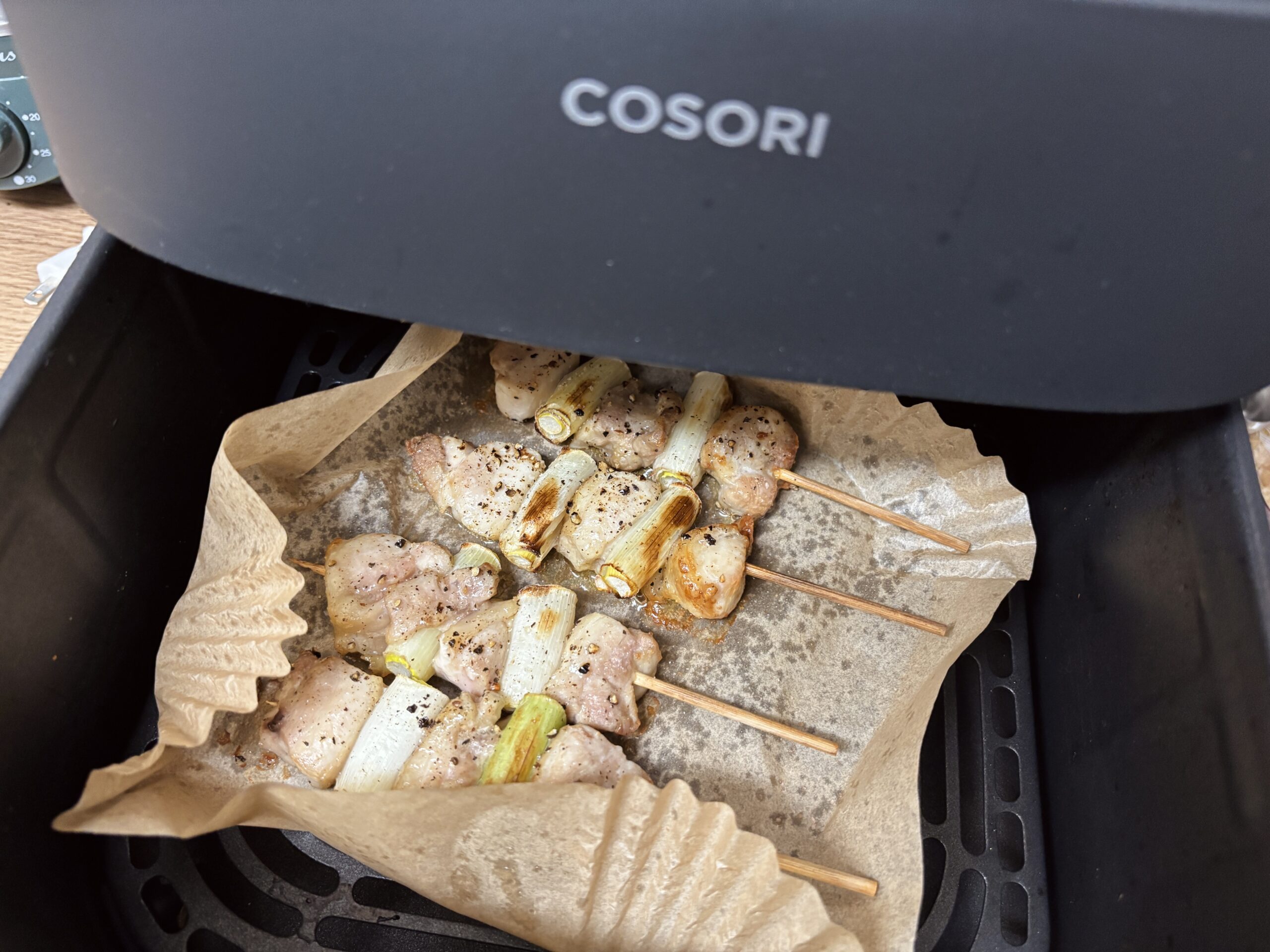 cosori ノンフライヤー 焼き鳥の途中経過